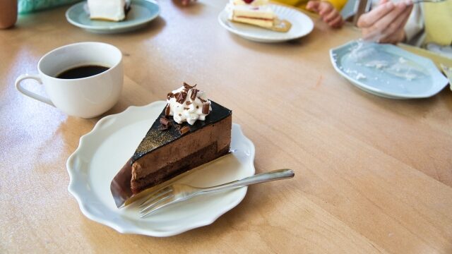 彼女の誕生日にホールケーキを避ける理由