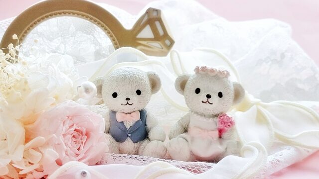 結婚式に花束贈呈はいらない？両親へのプレゼントは花束なしも人気に