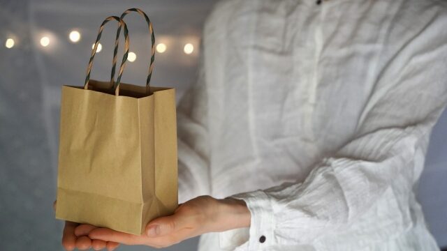 お土産を袋のまま渡す時の注意点