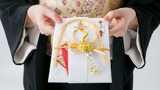 現金を手渡しする時のタイミングと注意点